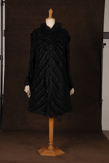 Theatrical costume : 1900 lace coat
