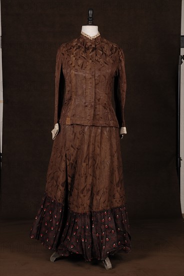 Costume de théâtre : robe 1900 marron