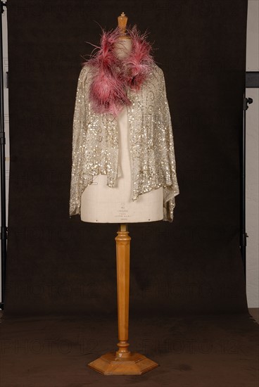 Costume de théâtre : cape de soirée 1925-1930 perlée