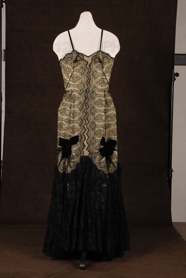 Theatrical costume : 1900 evening dress