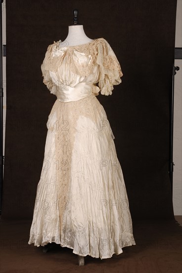 Costume de théâtre : robe 1900