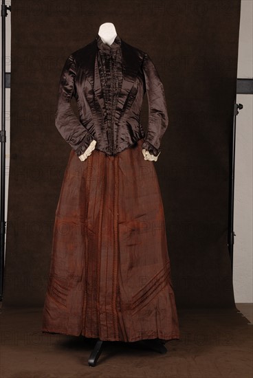 Theatrical costume : 1900 dress