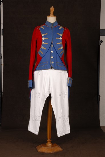 Costume de théâtre : costume de soldat style Louis XV