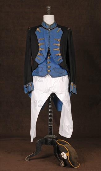 Costume de théâtre : costume de soldat style Louis XV