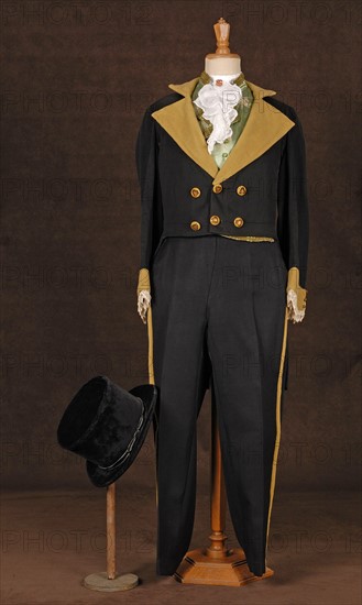 Theatrical costume : black 1830 man costume, with mustard-coloured lapel