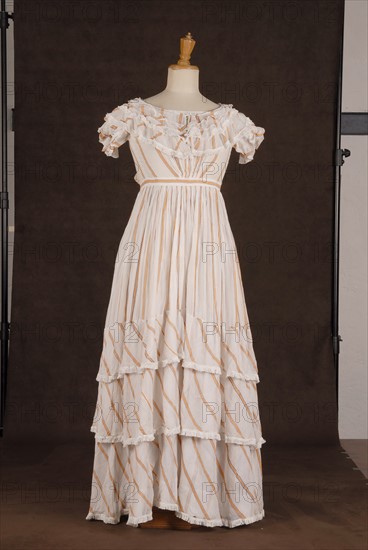 Costume de théâtre : robe à crinoline