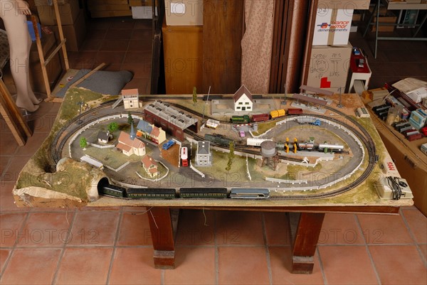 Jouet : maquette pour trains électriques