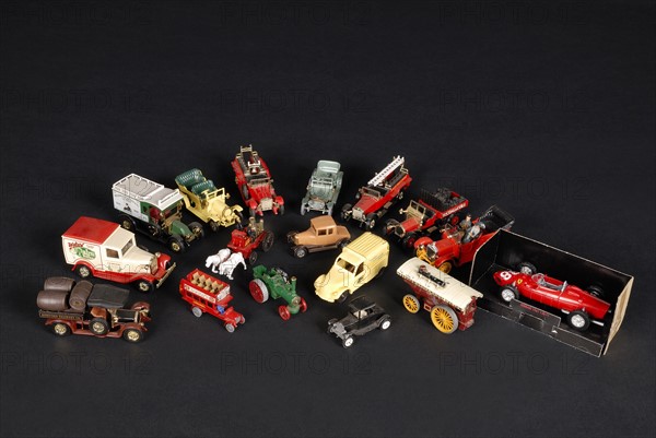 Toy : little metallic cars set