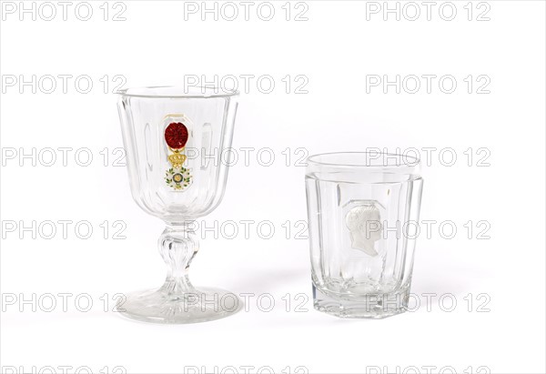 Deux verres en cristal à décor en cristallo-cérame