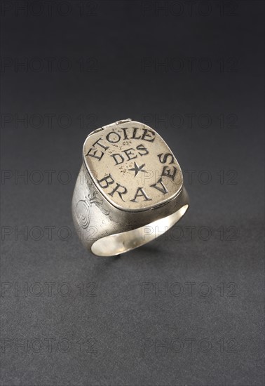 Bague chevalière en argent gravée "Etoile des Braves".