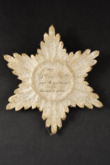 Grande plaque de manteau de dignitaire, de l'Ordre de la Couronne de Fer (revers)