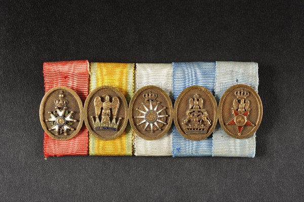 Barrette ornée des insignes des 5 ordres de chevalerie de l'Empire français et des Royaumes napoléoniens