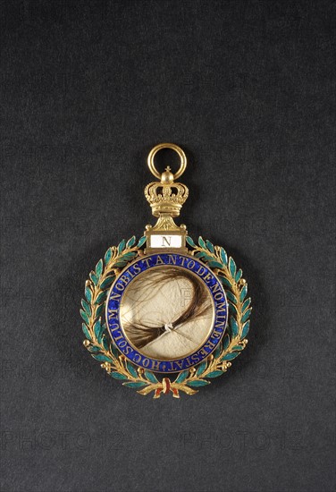 Médaillon de cou renfermant une mèche de cheveux de Napoléon 1er