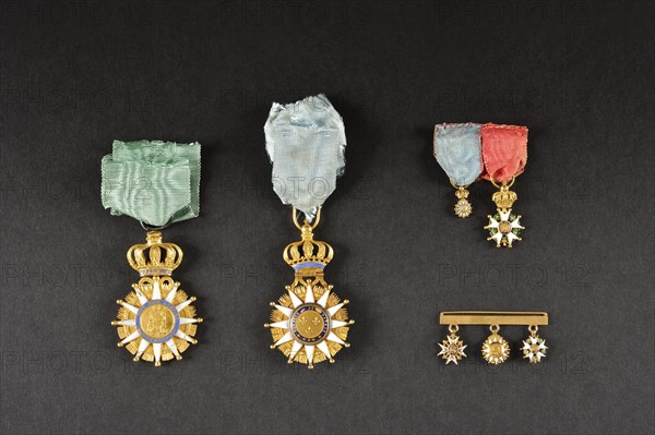 Médailles et l'Ordre de la Réunion, de l'Ordre de la Légion d'Honneur, et de l'Ordre de Saint-Louis (reverse)