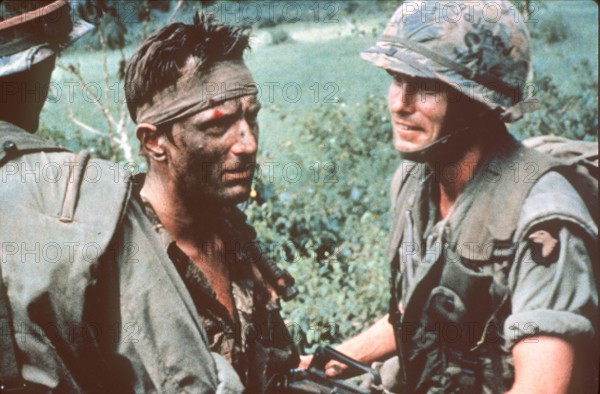 DIE DURCH DIE HÖLLE GEHEN The Deer Hunter Michael ROBERT DE NIRO und seine Freund Steven JOHN SA