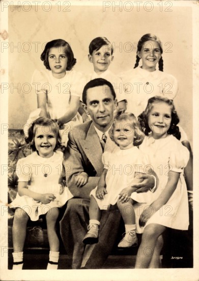 People Paul Joseph Goebbels Reichspropagandaleiter Joseph Goebbels Töchter Gruppenfoto AUFNAHMED
