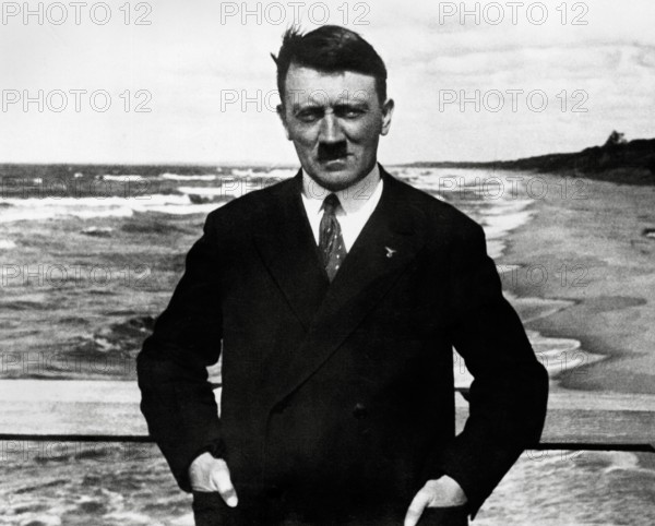 Adolf Hitler circa 1921 PUBLICATIONxINxGERxSUIxAUTxONLY 1003_652THA