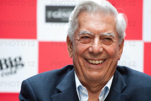 Bildnummer: 54978674 Datum: 03.03.2011 Copyright: imago/Fotoarena
Schriftsteller Mario Vargas Llosa anlässlich eines Pressetermins für das Projekt - Viva Peru en Mexico - in Mexiko-Stadt/DF, Mexico - 03/03/2011. RaquelxCunha PUBLICATIONxNOTxINxBRA Kultur People Litertaur Porträt kbdig xub 2011 quer Highlight
Bildnummer 54978674 Date 03 03 2011 Copyright Imago Photo Arena Writer Mario Vargas Llosa during a Press call for the Project Viva Peru en Mexico in Mexico City DF Mexico 03 03 2011 RaquelxCunha PUBLICATIONxNOTxINxBRA Culture Celebrities Litertaur Portrait Kbdig 2011 horizontal Highlight