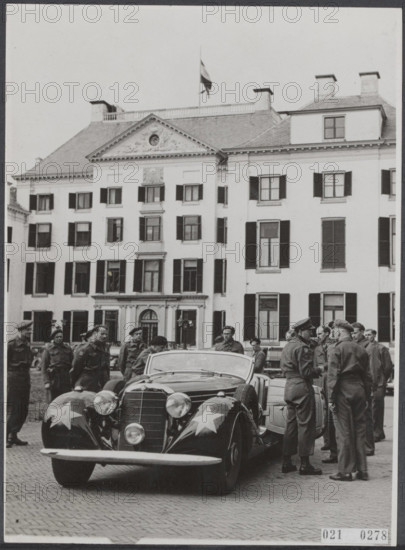 Elsevier photo collection. Prince Bernhard with his staff officers on the Loo, about to go to Wageningen for the signing