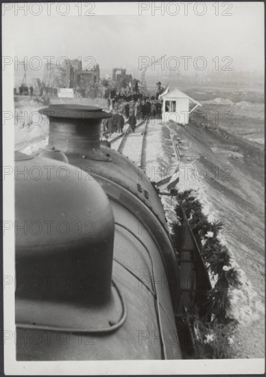 Anefo photo collection. Food provision: Wageningen. Repair of rail bridge in Roermond. After the damage caused by contra