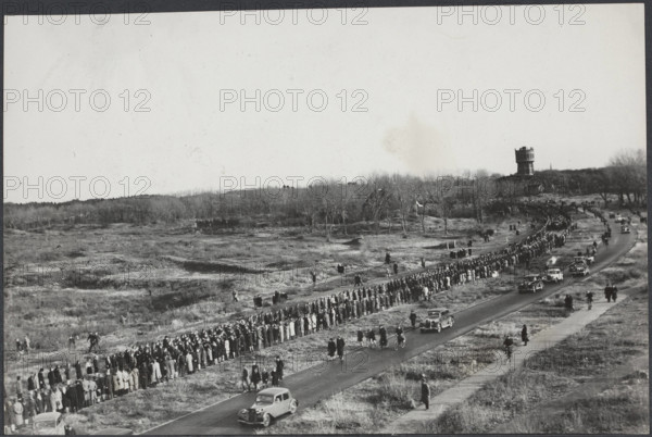 Anefo photo collection. Food provision: Wageningen. Funeral of resistance fighters in Overveen. November 1945. Amersfoor
