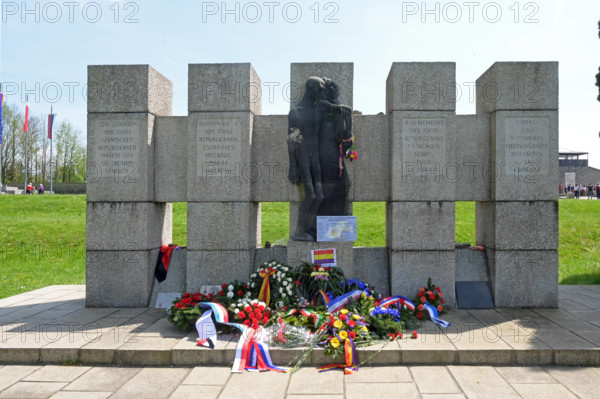Gedenk- und Befreiungsfeier in der KZ-Gedenkstätte Mauthausen, am 07.05.23. Jährlich nehmen Tausende Menschen aus ganz E