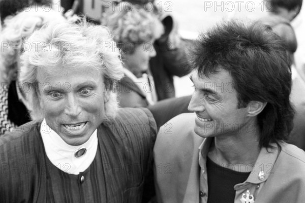 Bildnummer: 55707174 Datum: 09.06.1987 Copyright: imago/Dieter Bauer
Siegfried Fischbacher (li.) und Roy Uwe Ludwig Horn (re., Siegfried & Roy) während eines Besuchs im Phantasialand in Brühl Highlight 022 People sw xdf 1987 quer Entertainment Magier Zauberer
Bildnummer 55707174 Date 09 06 1987 Copyright Imago Dieter Bauer Siegfried Fischbacher left and Roy Uwe Ludwig Horn right Siegfried & Roy during a Visit in Phantasialand in Brühl Highlight Celebrities black and white 1987 horizontal Entertainment Magician Magician