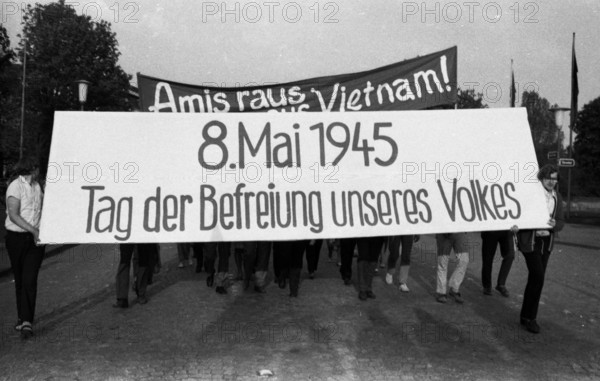 Linke und Friedensbewegung Tag der Befreiung 8.Mai 1966 DEU, Deutschland, Duesseldorf: Linke und Friedensbewegung begin