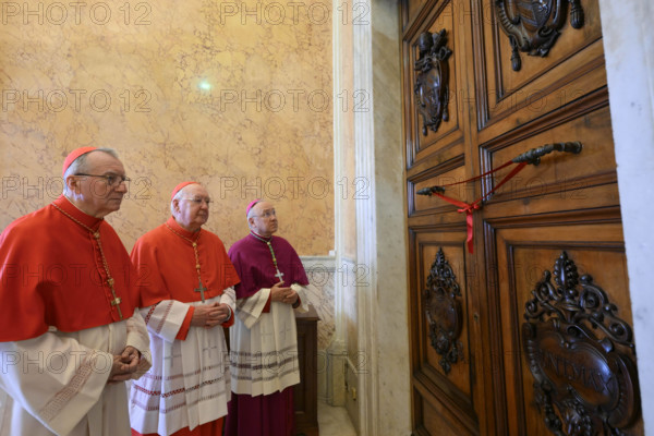 ITALY - SEALS AT THE APOSTOLIC PALACE - 2025/4/21