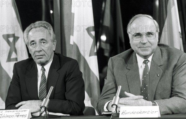 Archivmaterial: 27.Februar 1986 , Shimon Perez, Ministerpraesident Israel und Helmut Kohl (CDU) Bundeskanzler der Bundes