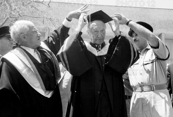 Bundeskanzler Konrad Adenauer (Mitte, GER/CDU) und Meyer Weisgal