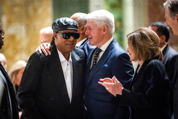 Musician Stevie Wonder (L) greets former US president Bill Clinton after Wonder sang at a memorial service for Ethel Ken