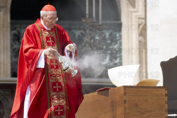 ITALY - REL - DEAN IF THE COLLEGE OF CARDINALS GIOVANNI BATTISTA RE PRESIDES OVER THE FUNERAL OF POPE FRANCIS AT THE VATICAN - 2025/04/26