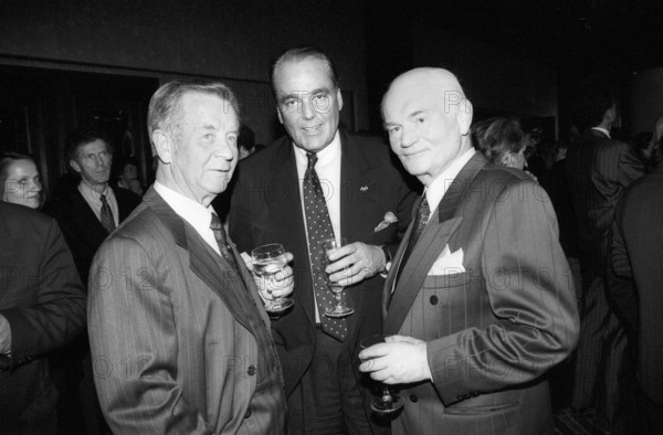 v.li.: Gustav Lübbe, Hans-Hermann Weyer, Heinz G. Konsalik 10/90 hör v.li.: Gustav Lübbe, Hans-Hermann Weyer und Heinz