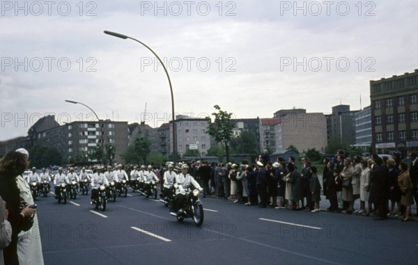 Besuch der Queen Elisabeth II DEU Berlin ca 1965 Besuch der Queen Elizabeth II am Ernst Reuter P