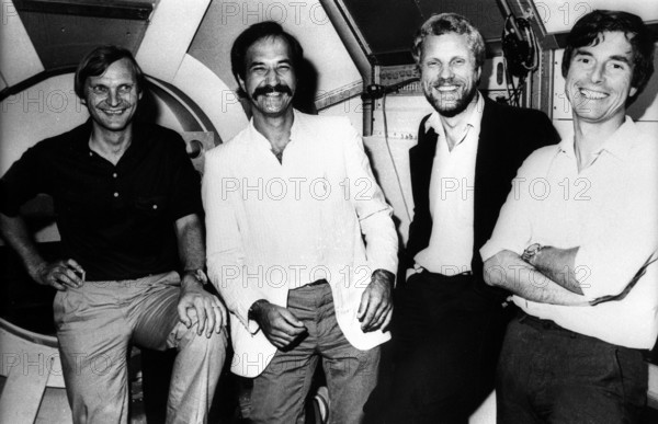 Bildnummer: 51957430  Datum: 27.11.1983  Copyright: imago/Sommer
V.l.n.r.: Ernst Willi Messerschmid (GER/Physiker), Wubbo Johannes Ockels (NED/ESA/Nutzlastspezialist) , Reinhard Alfred Furrer (GER) und Ulf Merbold (GER/ESA/Nutzlastspezialist) anlässlich eines Pressetermins für die STS-9 Mission im Kennedy Space Center - Cape Canaveral , Personen , optimistisch; 1983,  Cape Canaveral , sw, Astronaut, Astronauten, Raumfahrt, Crew Mannschaft, Space Shuttle Mission nine, 9 STS9 , Nasa, Pressetermin; , quer, Kbneg, Gruppenbild, Vereinigte Staaten von Amerika, Randbild, Astronomie, Wissenschaft, People