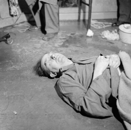 Suicide of Reichsfuehrer Ss Heinrich Himmler, May 1945 Reichsfuehrer SS Heinrich Himmler s body partially covered by a b