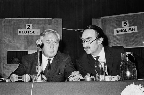 Anefo photo collection. The Congress of the Sai in Amsterdam. On the left the Secretary Albert Carthy with Harold Wilson