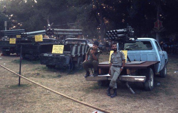 Israel ca 19820907 Beschlagnahmte Waffen Kriegsgeräte aus dem Libanon