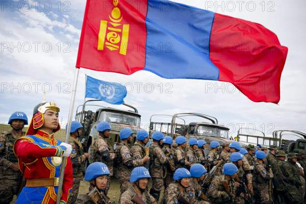 Soldaten der mongolischen Armee, aufgenommen im Rahmen einer Ausbildung mongolischer Soldatinnen und Soldaten fuer den E