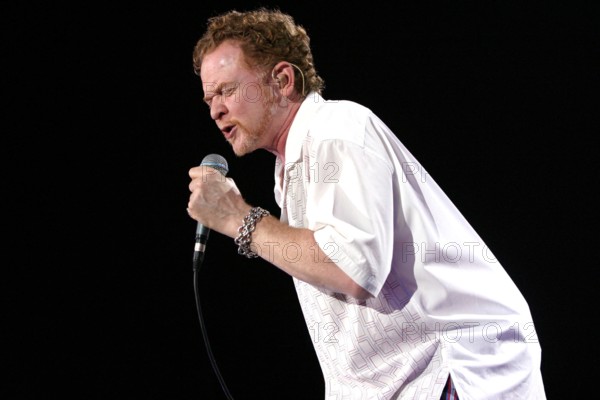 Bildnummer: 50212533 Datum: 12.05.2003 Copyright: imago/Scherf
Sänger Mick Hucknall (GBR/Simply Red) während eines Konzerts , Personen, Profil; 2003, Berlin, Musiker, Konzerte, Pop, Soul, Hucknall; , quer, Kbdig, Einzelbild, close, Musik, Kunst, Seitenansicht, Perspektive, Deutschland, Aktion, People
Bildnummer 50212533 Date 12 05 2003 Copyright Imago Scherf Singer Mick Hucknall GBR Simply Red during a Concert People Profile 2003 Berlin Musician Concerts Pop Soul Hucknall horizontal Kbdig Single Close Music Art Side view Perspective Germany Action shot Celebrities