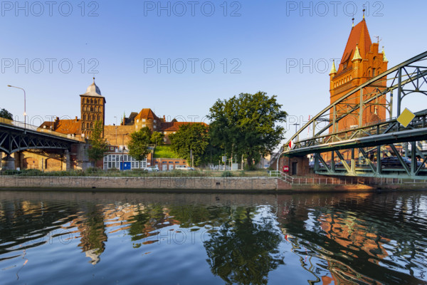 Hubbrücke (Lift bridge), Bridge tower, canal Elbe-Lübeck-Kanal, city gate Burgtor Lübeck Schleswig-Holstein Germany Osts