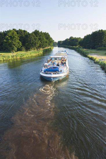 Elbe Lübeck Canal, cargo ship Dalldorf Schleswig-Holstein Germany Herzogtum Lauenburg