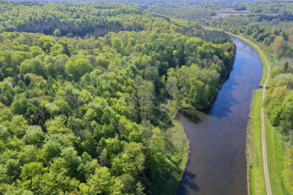 Mischwald von oben mit Elbe-Luebeck-Kanal, Drohnenaufnahme, Deutschland, Schleswig-Holstein mixed forest and Elbe-Luebec
