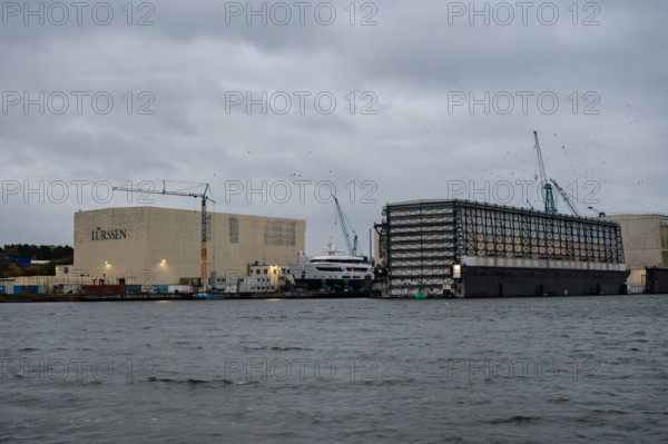 Passage Nord Ostseekanal Die Bootswerft von Lürrsen. Die Fr. Lürssen Werft GmbH & Co. KG ist eine deutsche Schiffswerft