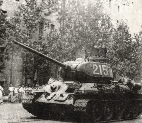 The invasion of Seoul by the North Korean military in June 28th, 1950. People in the street are frightened., Copyright: