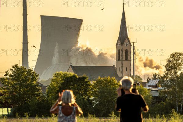 Bilder des Jahres 2024, News 08 August News Themen der Woche KW33 News Bilder des Tages Bayern, Sperrung der Kühltürme d