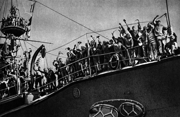 Photograph taken during the mutiny aboard the Russian battleship Potemkin . Dated 20th Century, Copyright: xUnitedxArchi