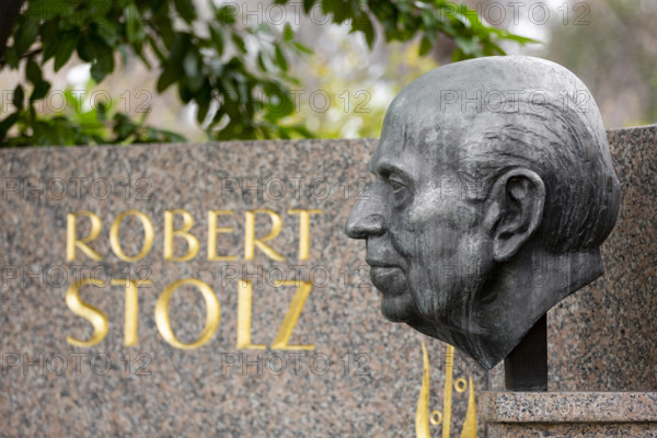 Robert Stolz Denkmal, Stadtpark in Wien, Österreich *** Robert Stolz Monument, City Park in Vienna, Austria 1065519322