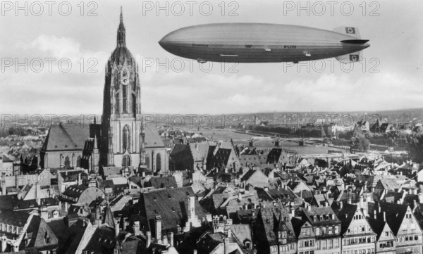 Luftschiff Hindenburg über Frankfurt Main06 10 teuZeppelin LZ 129 Hindenburg 1936 über Frankfurt a